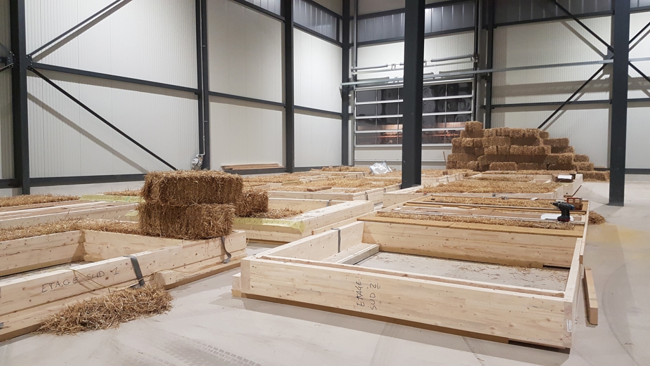 Construction des murs en paille